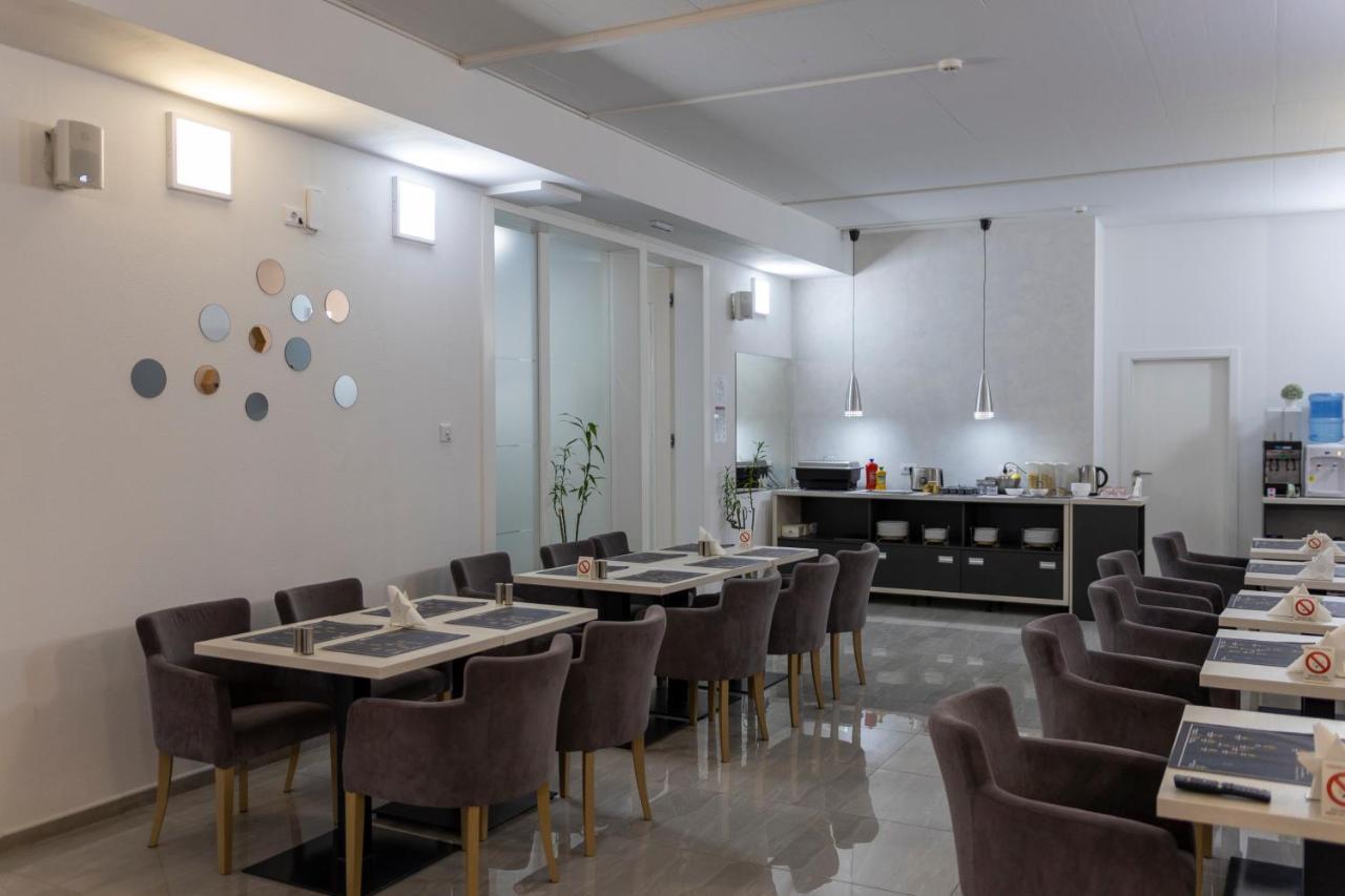 Garni Hotel 11Tica Dm Novi Sad Luaran gambar