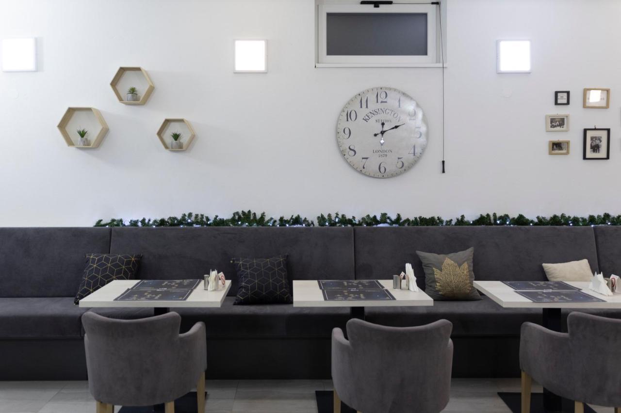 Garni Hotel 11Tica Dm Novi Sad Luaran gambar