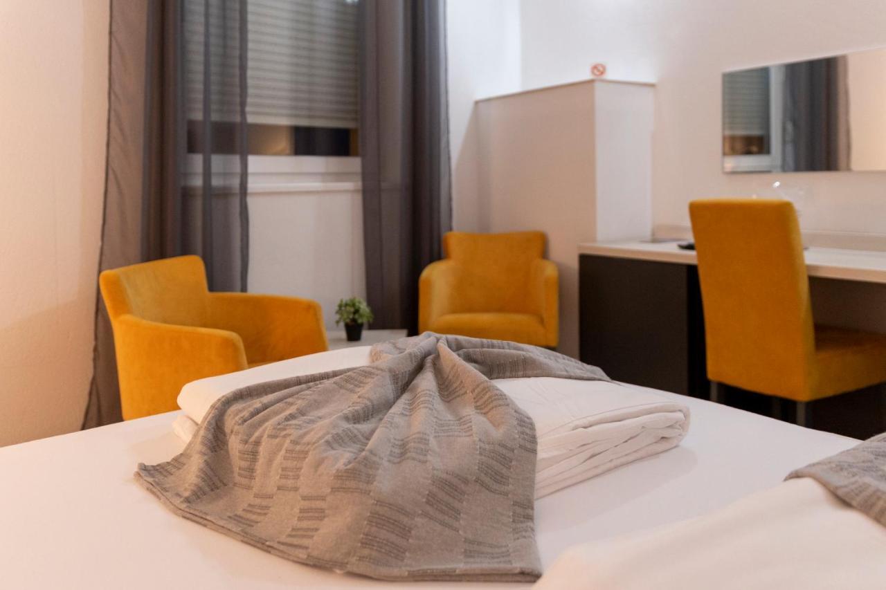 Garni Hotel 11Tica Dm Novi Sad Luaran gambar