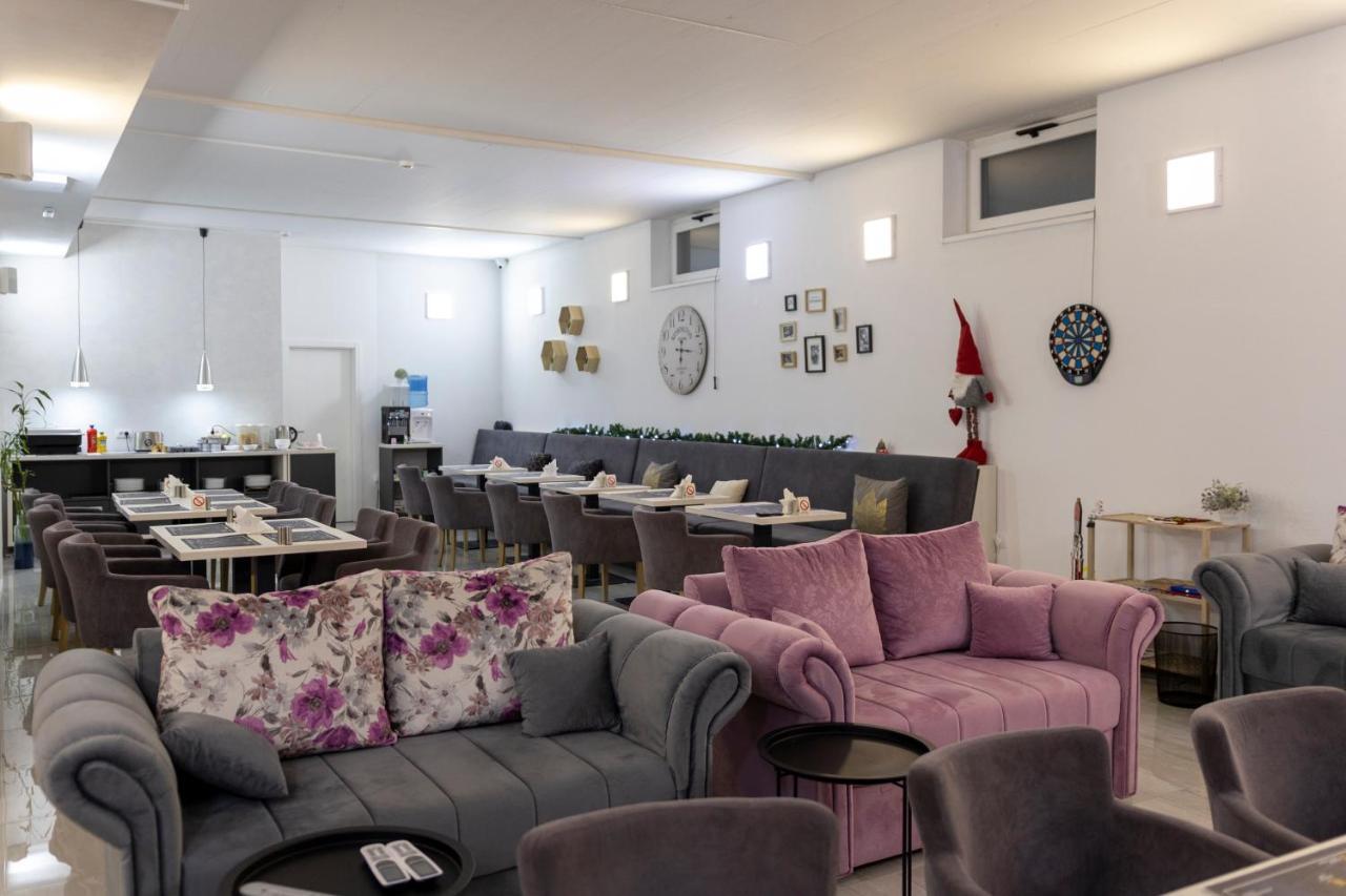 Garni Hotel 11Tica Dm Novi Sad Luaran gambar