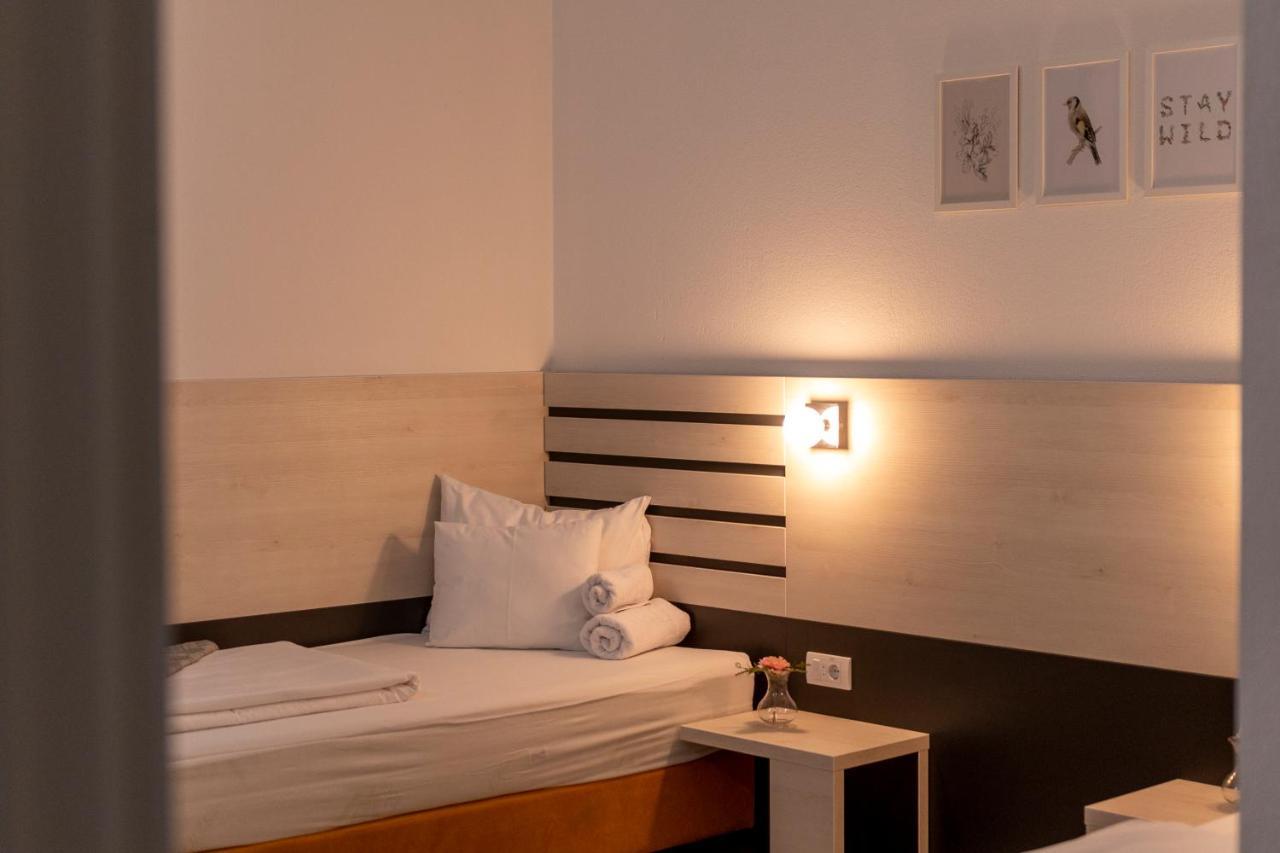 Garni Hotel 11Tica Dm Novi Sad Luaran gambar