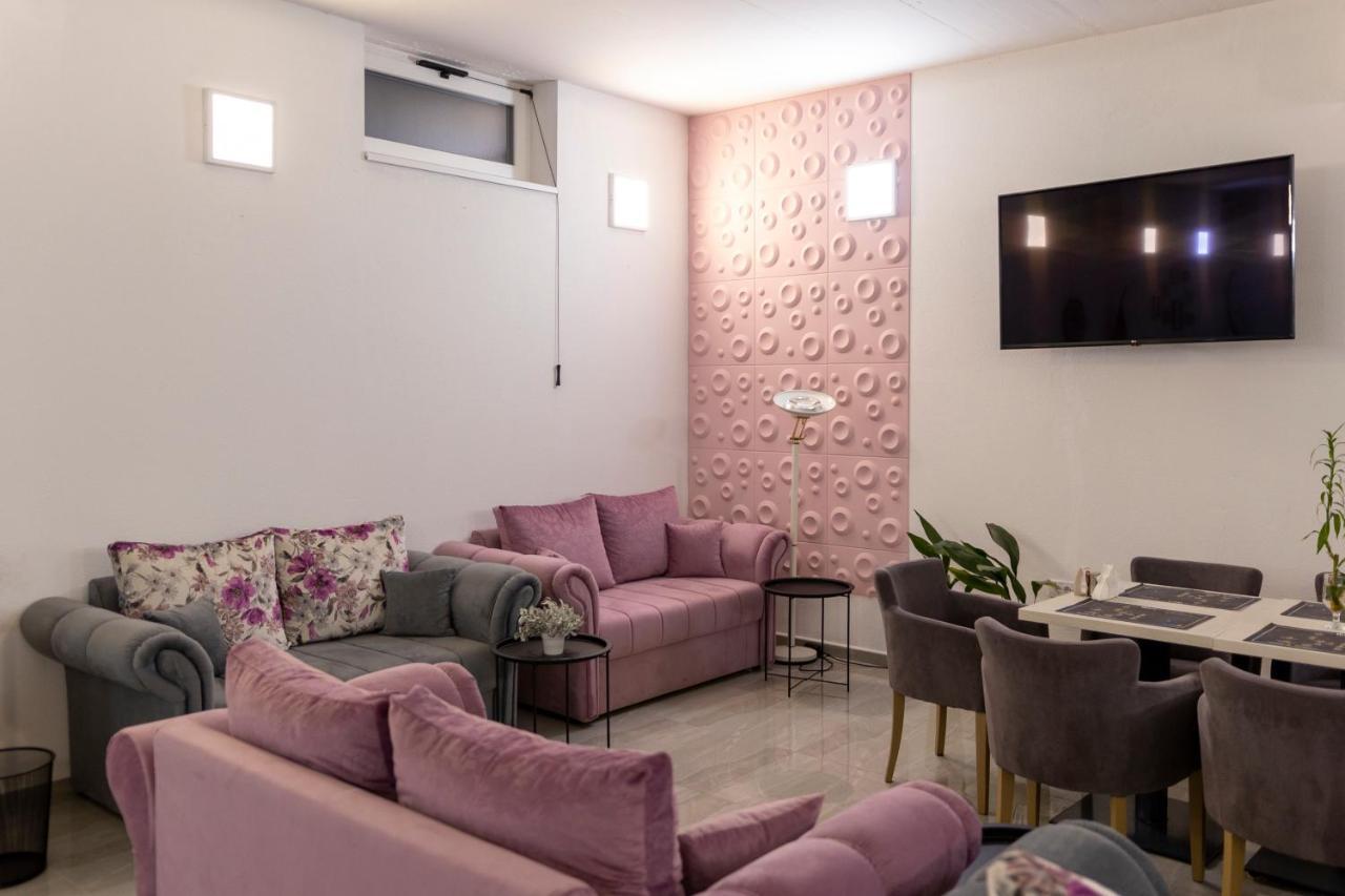 Garni Hotel 11Tica Dm Novi Sad Luaran gambar