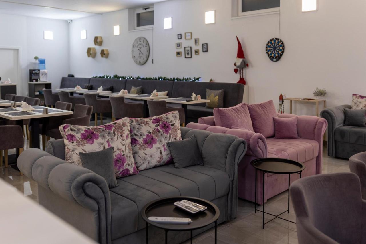 Garni Hotel 11Tica Dm Novi Sad Luaran gambar