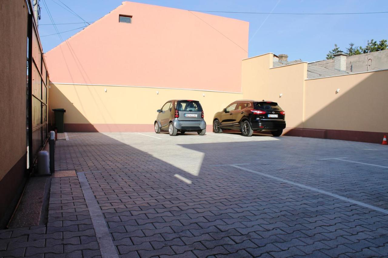 Garni Hotel 11Tica Dm Novi Sad Luaran gambar