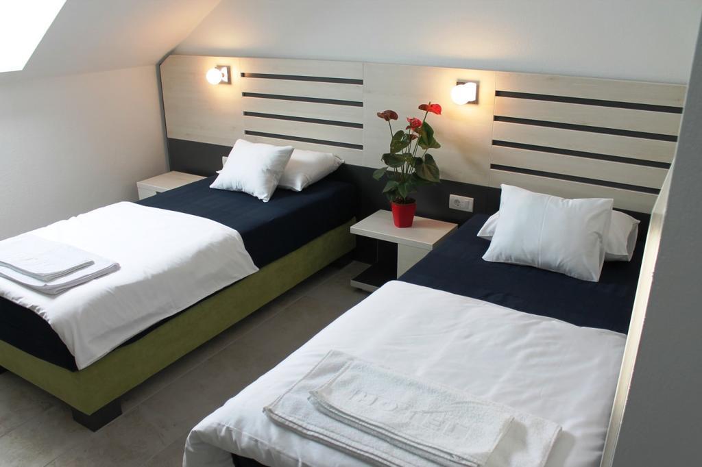 Garni Hotel 11Tica Dm Novi Sad Luaran gambar