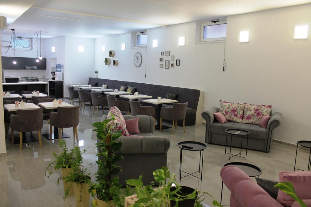 Garni Hotel 11Tica Dm Novi Sad Luaran gambar