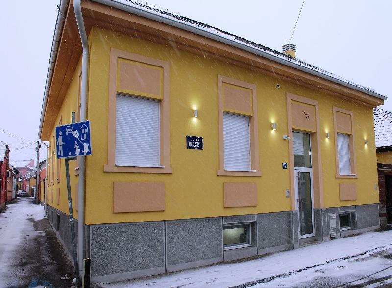 Garni Hotel 11Tica Dm Novi Sad Luaran gambar