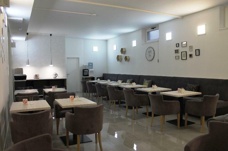 Garni Hotel 11Tica Dm Novi Sad Luaran gambar