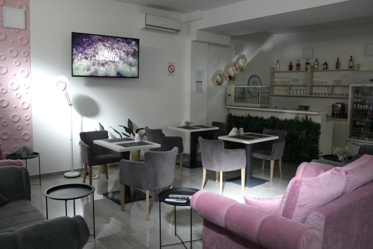 Garni Hotel 11Tica Dm Novi Sad Luaran gambar
