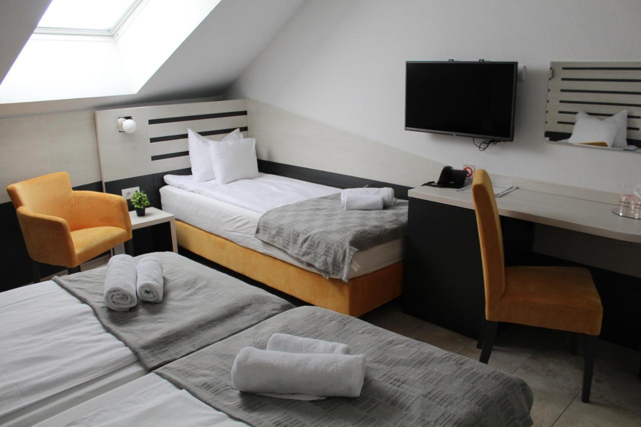 Garni Hotel 11Tica Dm Novi Sad Luaran gambar